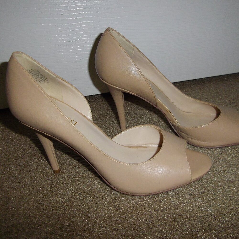 Nine West Dorey Nude Leather Pumps Peep Toe Heels sz 8M